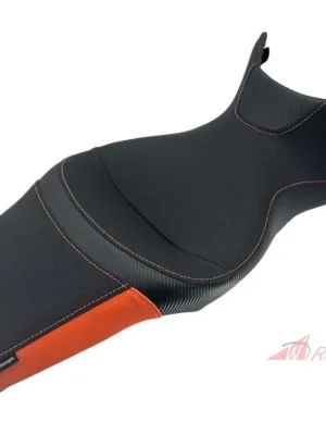 Jen Po Omezenou Doba Kompletní sedlo Seat Concepts Comfort | KTM 1290 Super Adventure S/R (2022+)- Carbon Fiber Sides / Semi-Grip Top - Oranžové prošívání