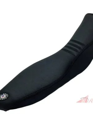 Kompletní sedlo Seat Concepts Comfort | Suzuki (2025+) DR-Z4S/M- Kompletní sedlo/Možnosti potahu: Black Carbon Fiber Sides / Black Semi-Grip Top Cenový Hit