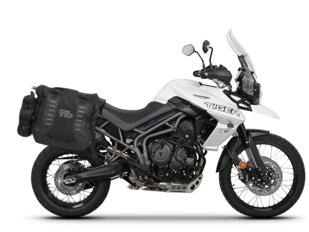 Hit Sezóny Kompletní sada bočních adventure brašen SHAD TERRA TR40, včetně montážní sady SHAD TRIUMPH Tiger 800