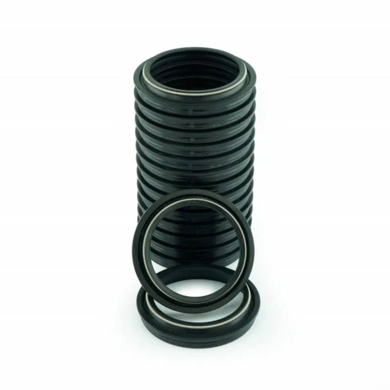 Speciální Cena Stírací kroužek přední vidlice K-TECH WP DS-43-53 43.00x53.40x5.80/11.80mm